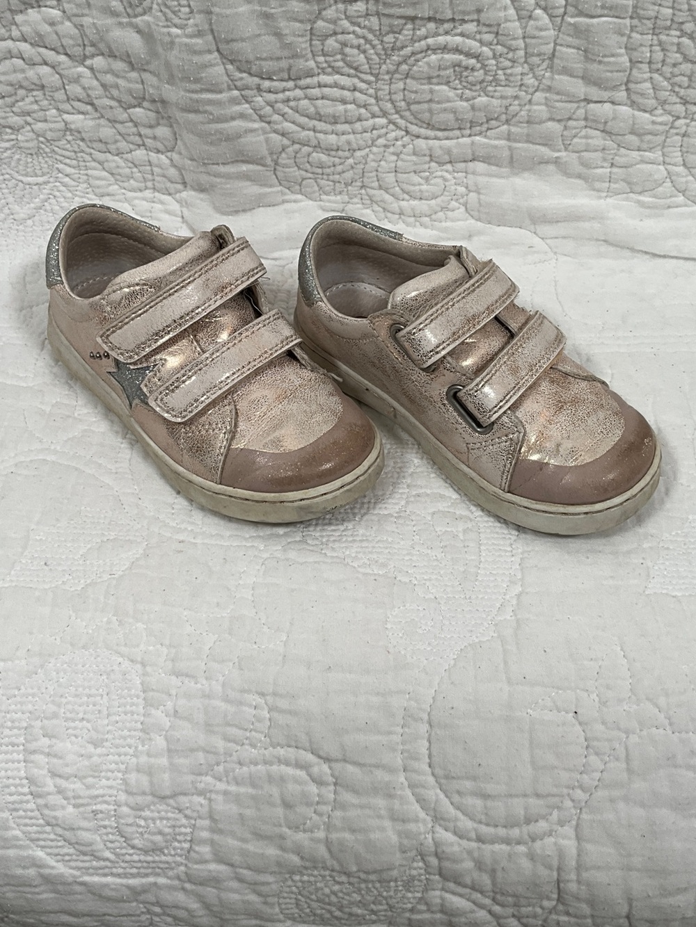 L'Amour Rose Gold Toddler Velcro Sneakers